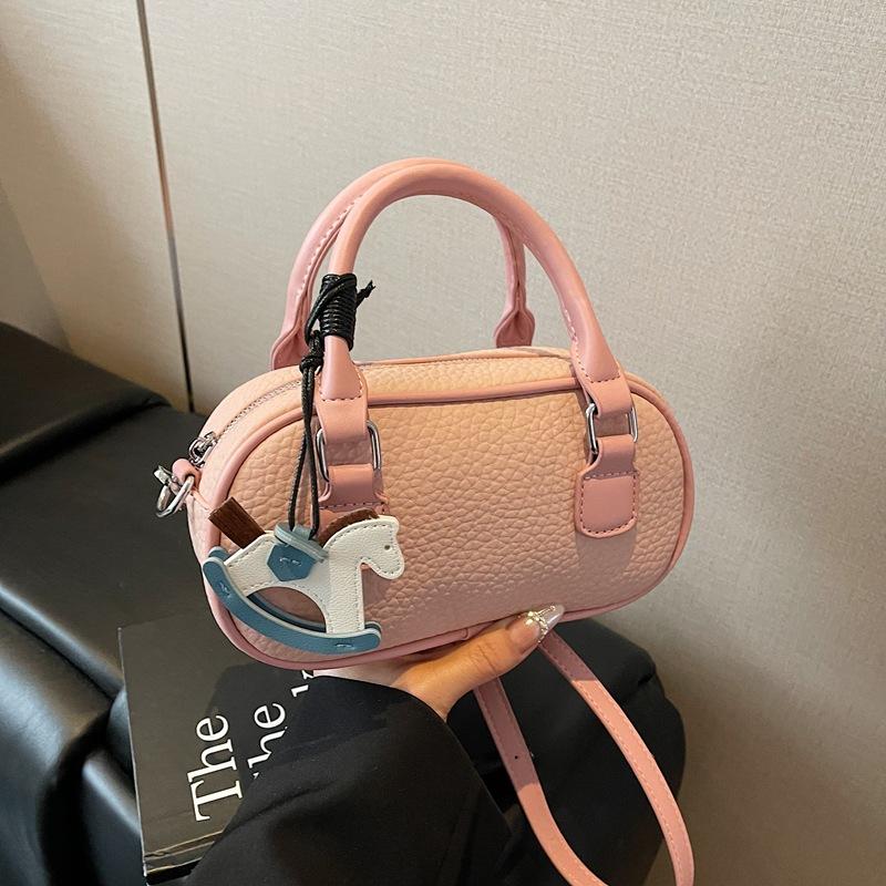 Niche Portable Bowling Bag Women's 2025 Summer New Fashion Texture Shell Bag Versatile Shoulder Messenger Bag