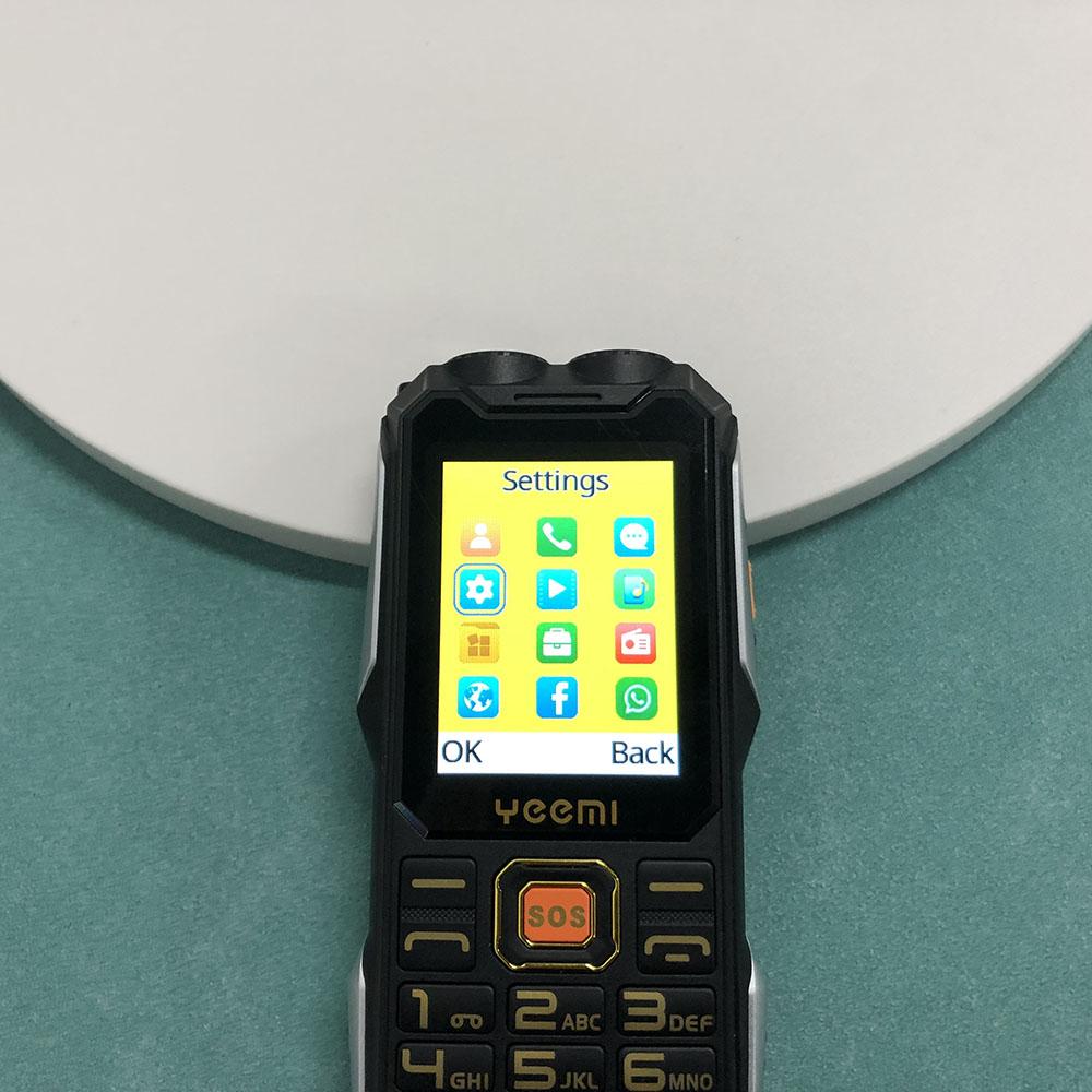 YEEMI Q8-1 2.4inch Screen 4G Button Phone Dual SIM Card Dual Flashlight One Click SOS Mp3 Mp4 FM Big Battery Big Button Mobile Phone