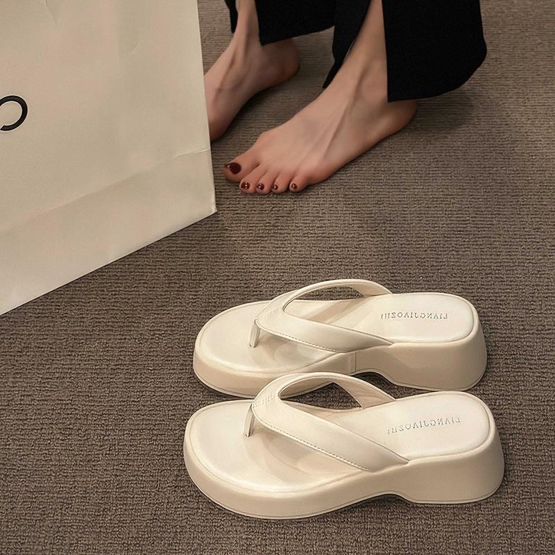 Тапочки женская летняя одежда мода 2025 новый французский вечерний ветер ниша высококачественные шлепанцы с толстой подошвой маффин сандалии 35 белый