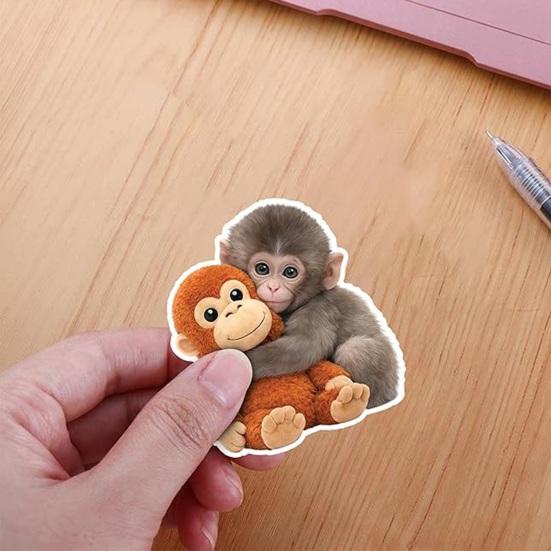 Protect Punch The Monkey Aufkleber Niedlicher Babyaffe hält Plüschtier Aufkleber Warme Heilungsaufkleber für Kinder Dekoration Und Geschenke