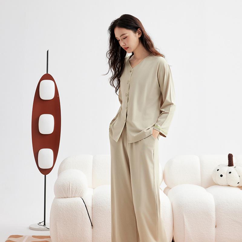

Women s Class A Cotton Pajama Set - V-Neck Long Sleeve Cardigan & Pants in Solid Colors for Autumn/Spring. Medium