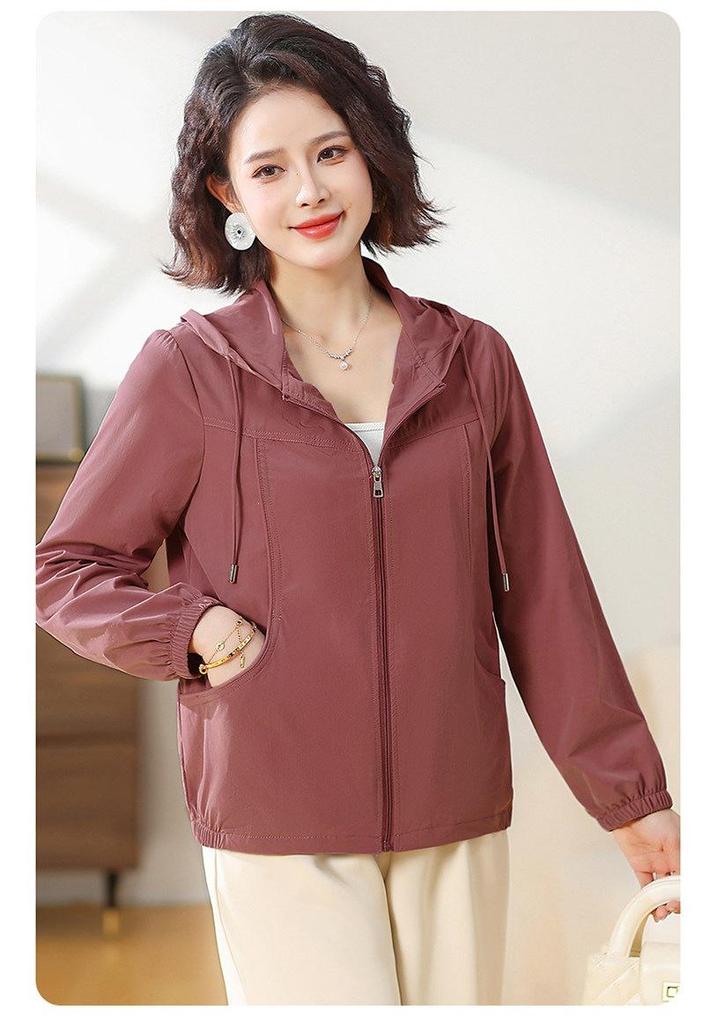 2026 Spring Hooded Jacket: Stylish Sun Protection for Moms, Breathable, Age-Defying Top for Middle-Aged and Elderly Women