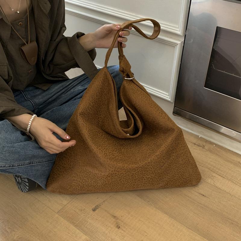 Large-capacity Retro Tote Bag Women's 2025 Autumn and Winter New Trendy Underarm Bag Casual Shoulder Bag Lazy Wind Messenger Bag