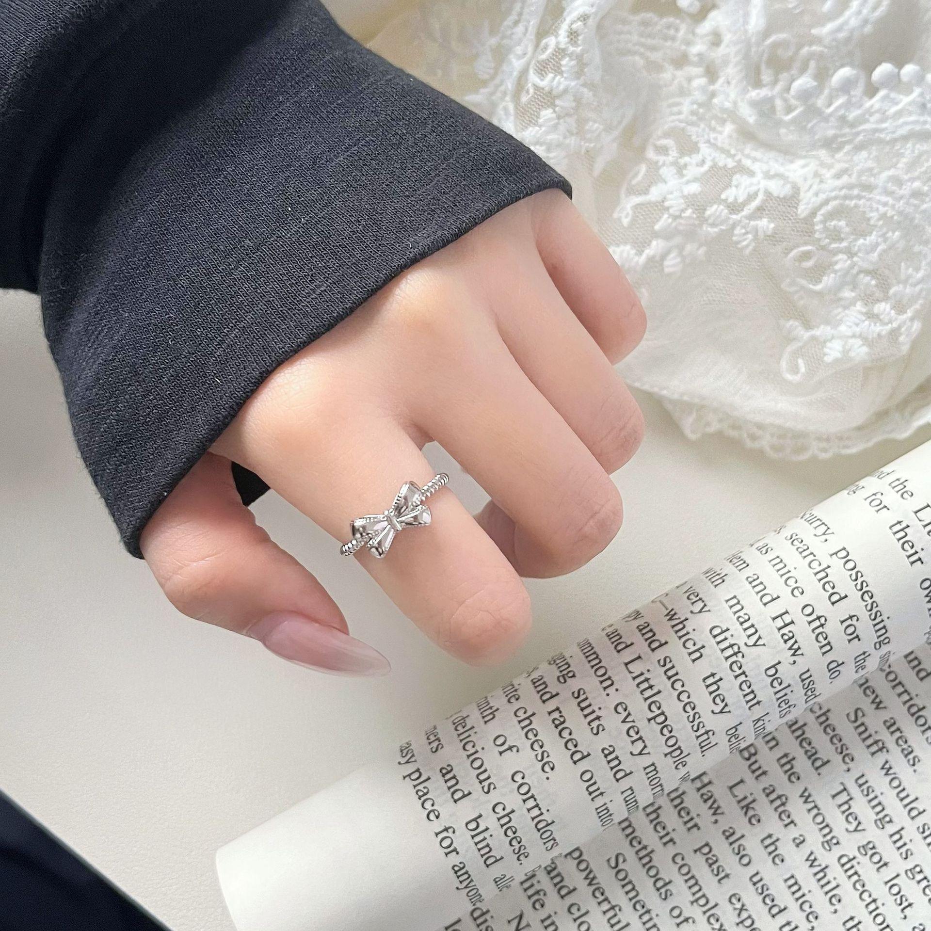 Exquisite Korean-Style Bow Round Bead Ring with Cable Twist Design - Elegant Finger Ring for Women Adjustable Opening