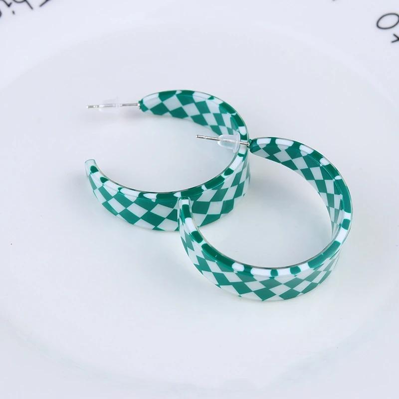 Trendige Acryl-Creolen mit Leopardenmuster für Damen und Mädchen im Retro-Stil: Elegante Ohrstecker in C-Form mit Twist-Design – Modeschmuck-Accessoires