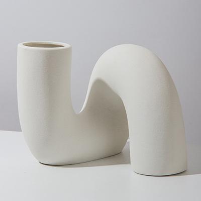 Mehrzweck-Weiße Keramikvase Verdrehte Rohrform Moderne Vase Rohrförmige Keramikvase für Wohnzimmer/Hochzeit/Büro/Dekoration