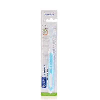 Hygiène buccale – Brosses à dents et gratte-langues