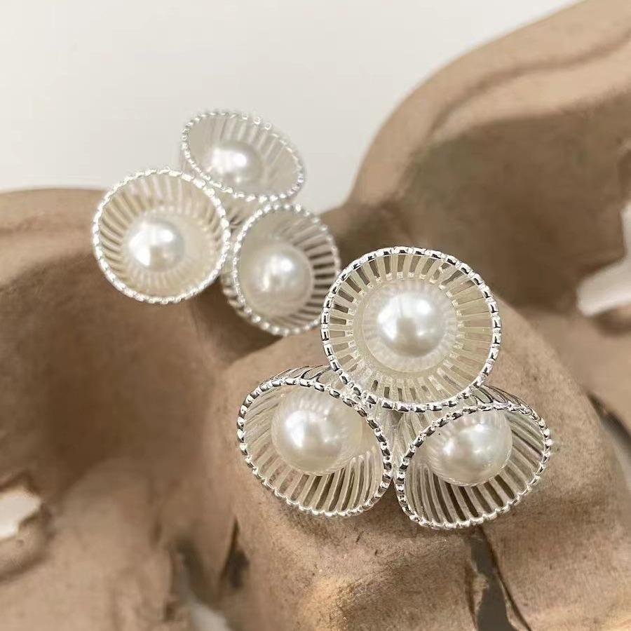 Elegant French Pearl Flower Stud Earrings - High-End Hollowed Out Design