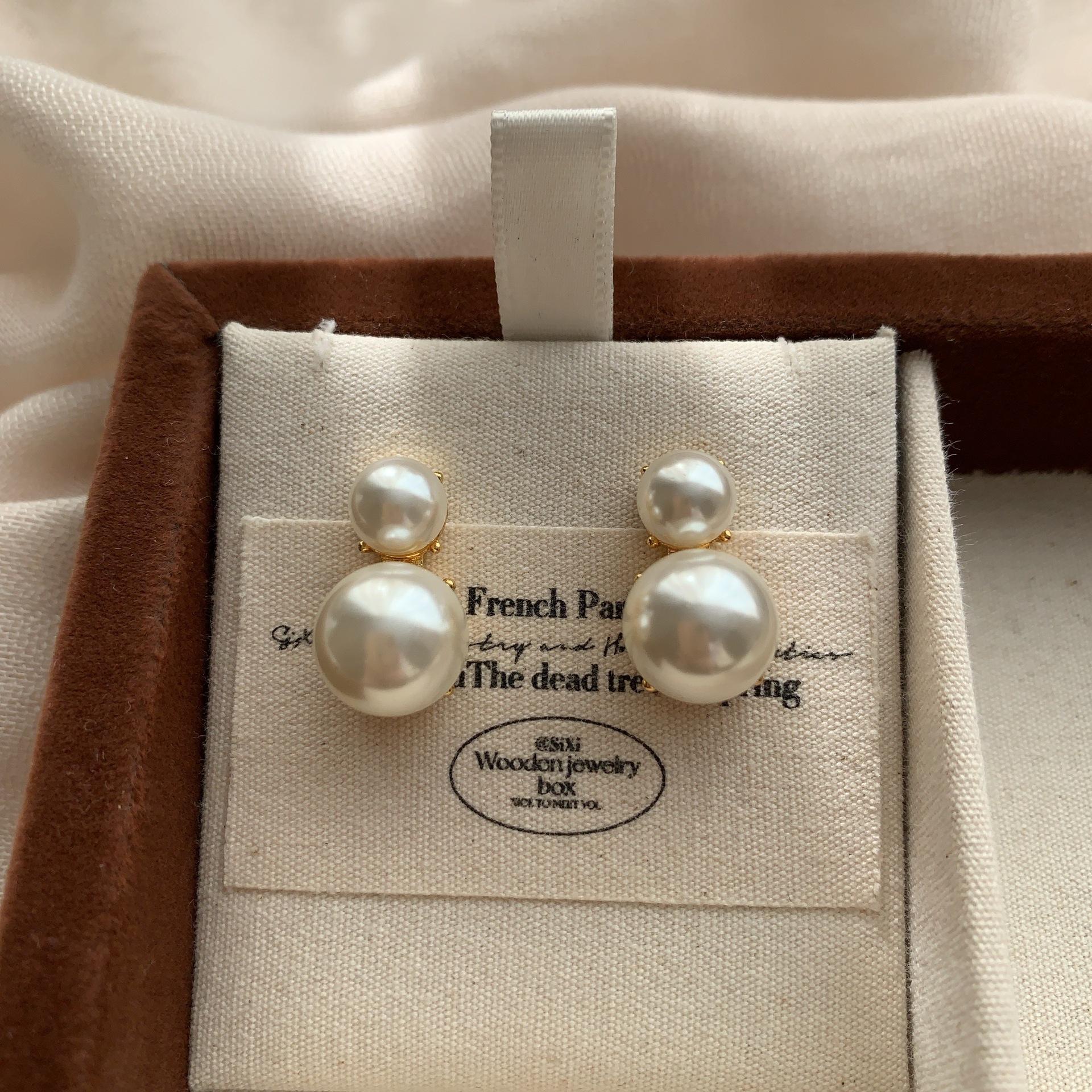 Size Double Pearl Stud Earrings Retro Elegant Exquisite Light Luxury Three-Dimensional Versatile Exquisite Commuter Earrings