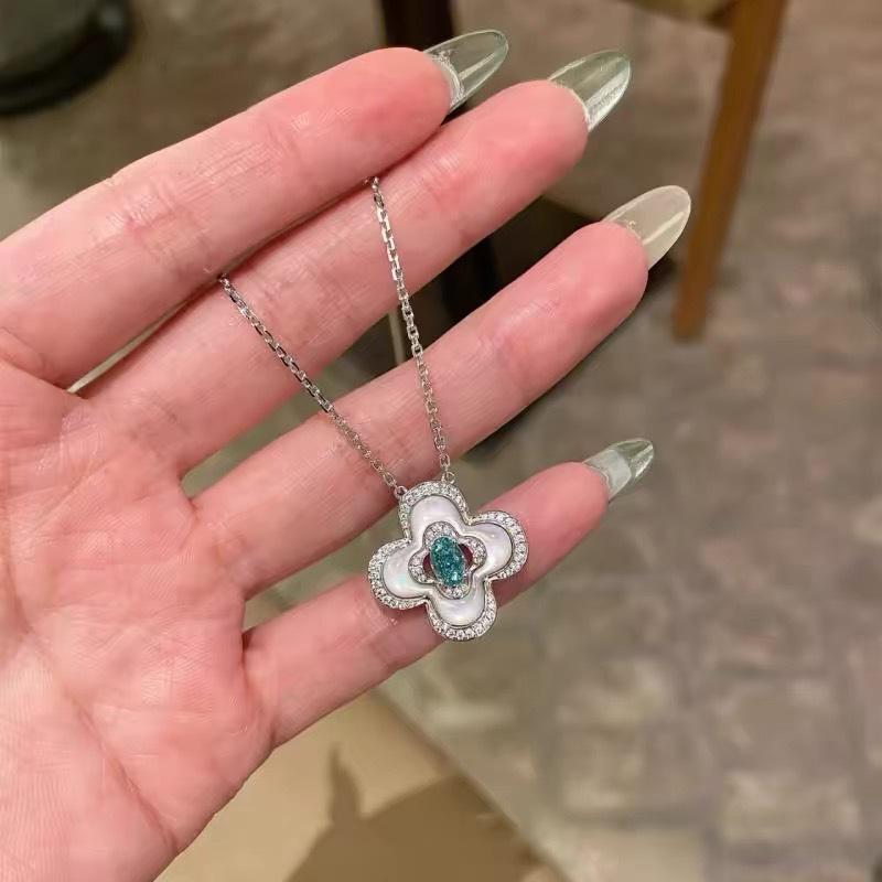 Vintage Paraiba Necklace for Women, Four-leaf Clover White Mother-of-Pearl Clavicle Chain, Aquamarine, Red Corundum, Tourmaline, Light Luxury New Aquamarine Four-leaf Clov