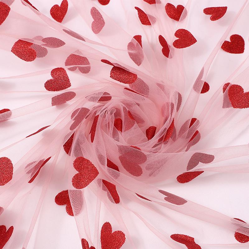 Red Heart-Shaped Mesh Table Runner Romantic Heart Design Wedding Table Decor Transparent Heart Pattern Valentine's Day Party