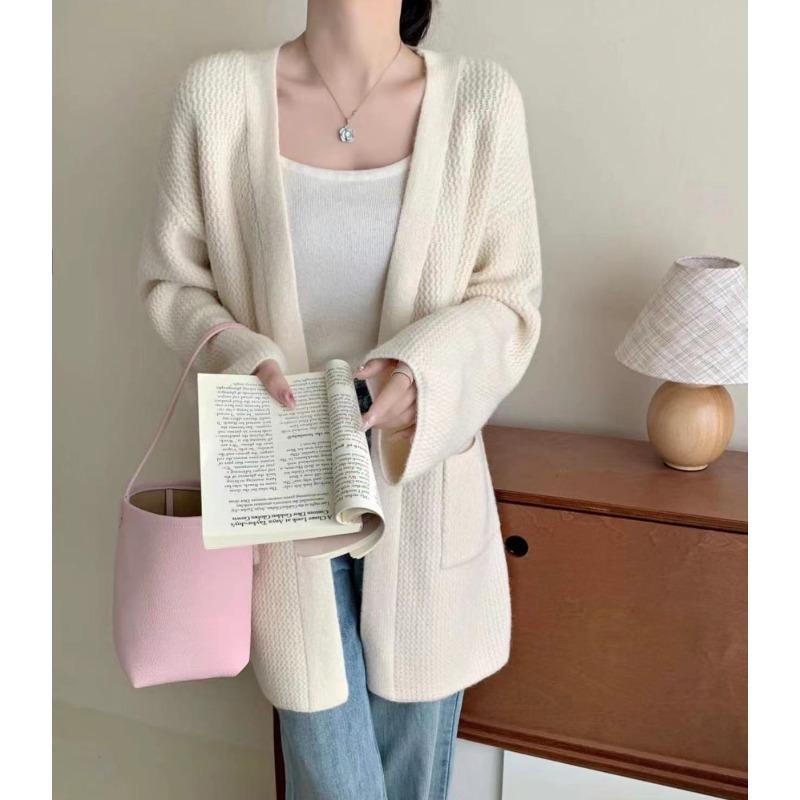 

Новый осенне-зимний нежный нишевый кардиган средней длины однотонный с карманами, вязаный, мягкий, ворсистый, куртка-свитер женская One size