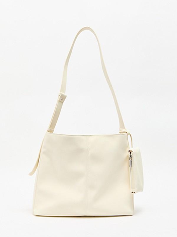 

Модная сумка-тоут большой вместимости для весны и лета. Трендовая сумка на плечо для поездок на работу. белый