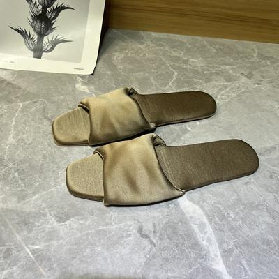 Seidensatin rutschfeste weiche Sohle flache Sohle Ein-Wort-Slipper Damen Oberbekleidung 2025 Sommer Mode lässig eckige Zehen kühle Slipper