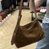 Bolsa de couro de vaca fosco para travesseiro bolsa de ombro Boston feminina bolsa de axila para o trabalho bolsa versátil solta outono e inverno bolsa feminina de grande capacidade
