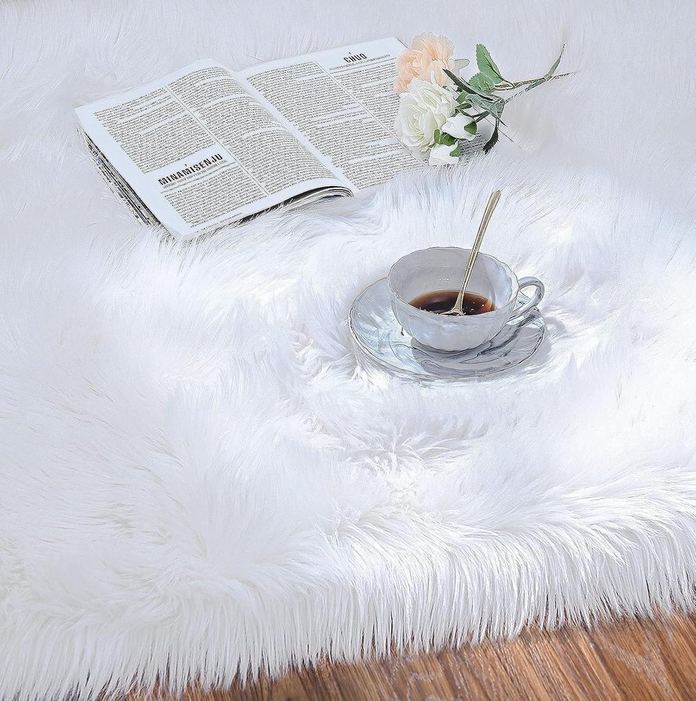 Weicher Flauschiger Bereichsteppich aus Kunstfell, Luxuriöse Fuzzy Schafsfell Teppiche für Schlafzimmer Wohnzimmer, 2ft x 3ft, Weiß, Rechteckig