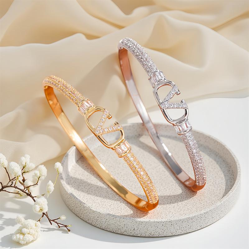 2026 Full Diamond Bracelet Girls Light Luxury Fashion Buckle Bracelet European and American Simple High-end Jewelry