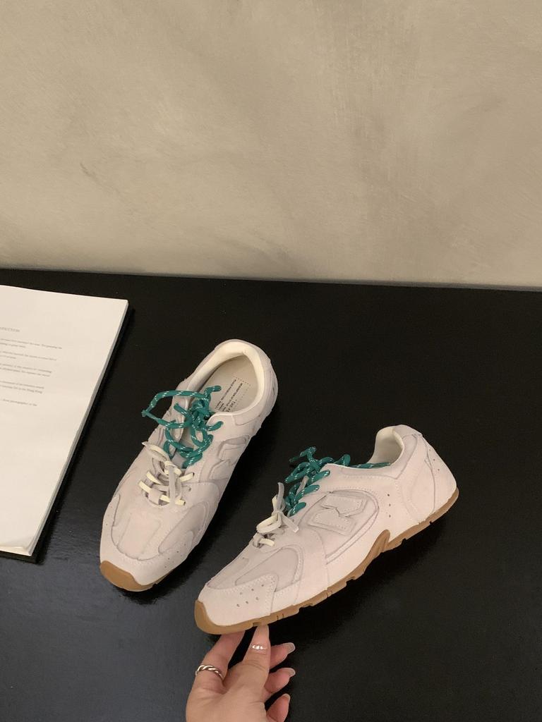 Läder tyska träningsskor dam 2025 vår nya retro plattbottnade mångsidiga färgmatchande avslappnade sport Forrest Gump skor pappaskor
