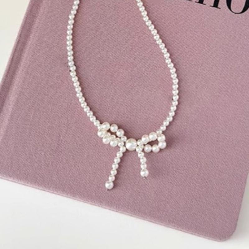 Unique Bowknot Pendant Necklace Fashion Beaded Necklace Elegant Necklace Alloy Texture Suitable for Daily Party Wear