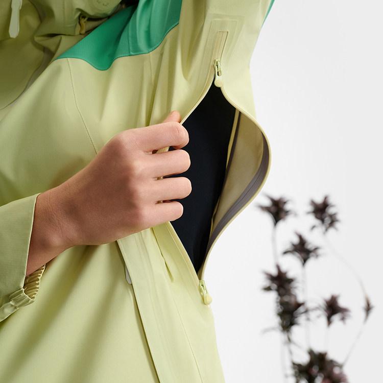 FILA Explorer Outdoor Series Color Block Hooded Long Sleeve Waterproof Warm Jacket Women Jacket Light-Yellow A11W527703F-YE