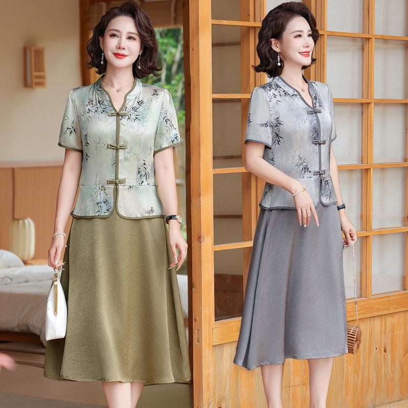 Léto 2025 Elegantní šaty v čínském stylu pro ženy středního věku - Design falešného dvoudílného vzhledu