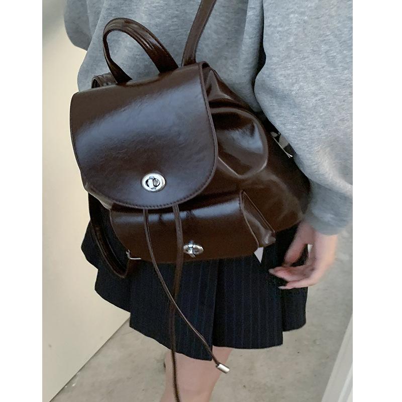 Ein Nischen-Herbst-Retro- und modischer Rucksack, eine lässige Reisetasche