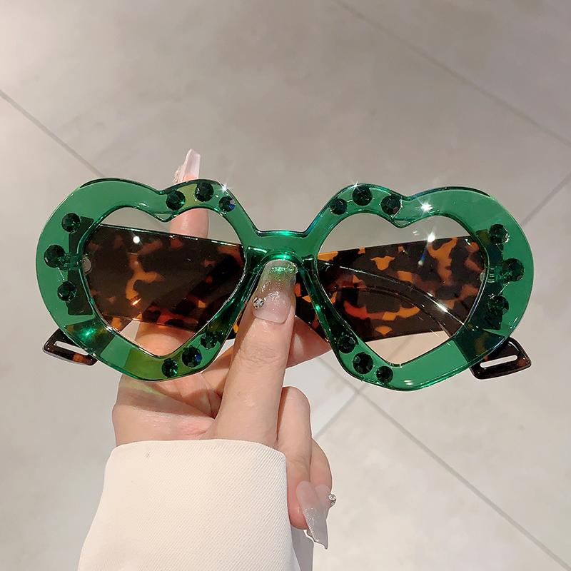KAMMPT Heart Designer Sunglasses Clear Rhinestone Colorful Women Luxury Brand Beach Sun Glasses Fashion Shades