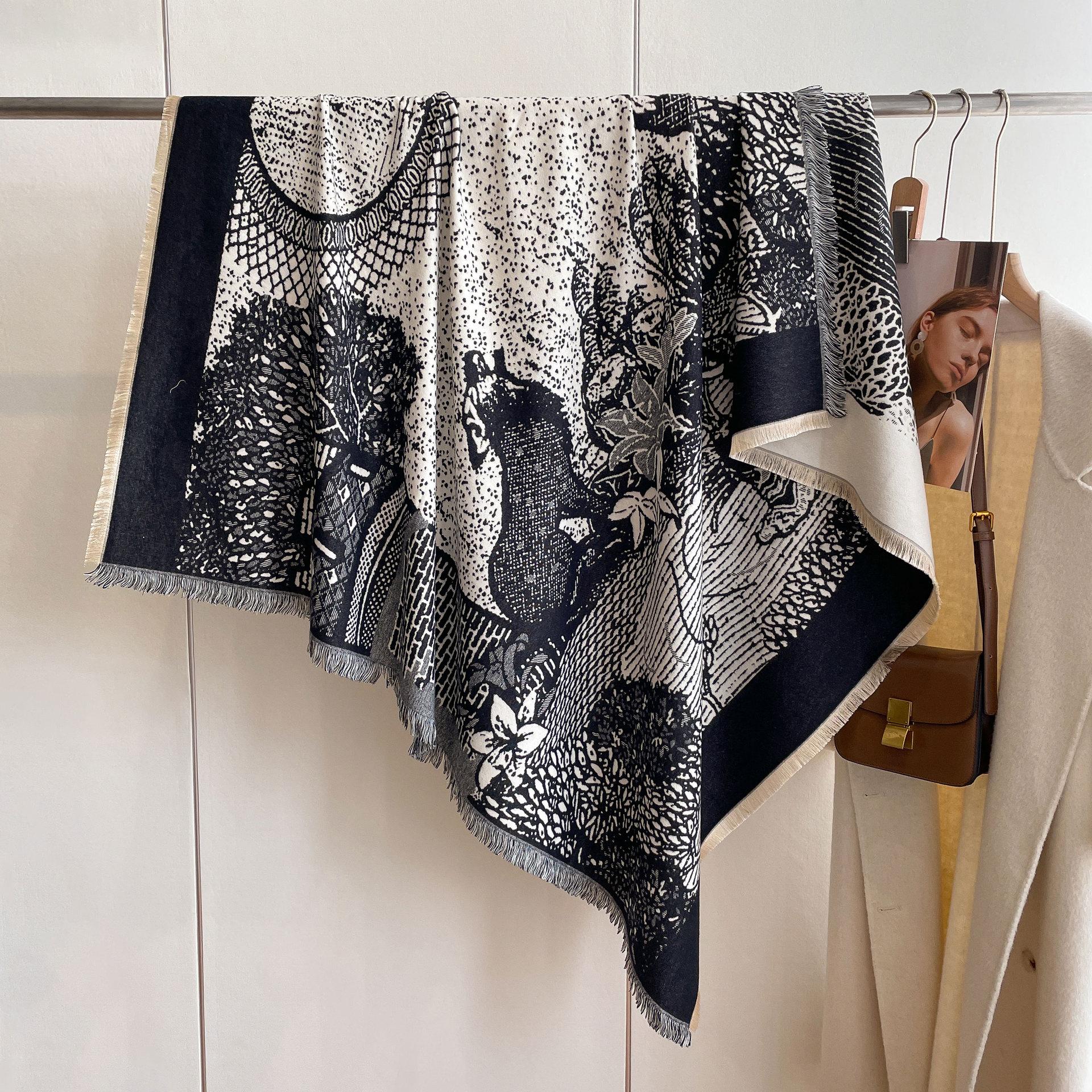 

Корейская версия шарфа из искусственного кашемира Женский зимний теплый Утолщенный Универсальный Анималистический Кисточки Квадратный Шарф Шаль Шарф 130*130cm чёрный