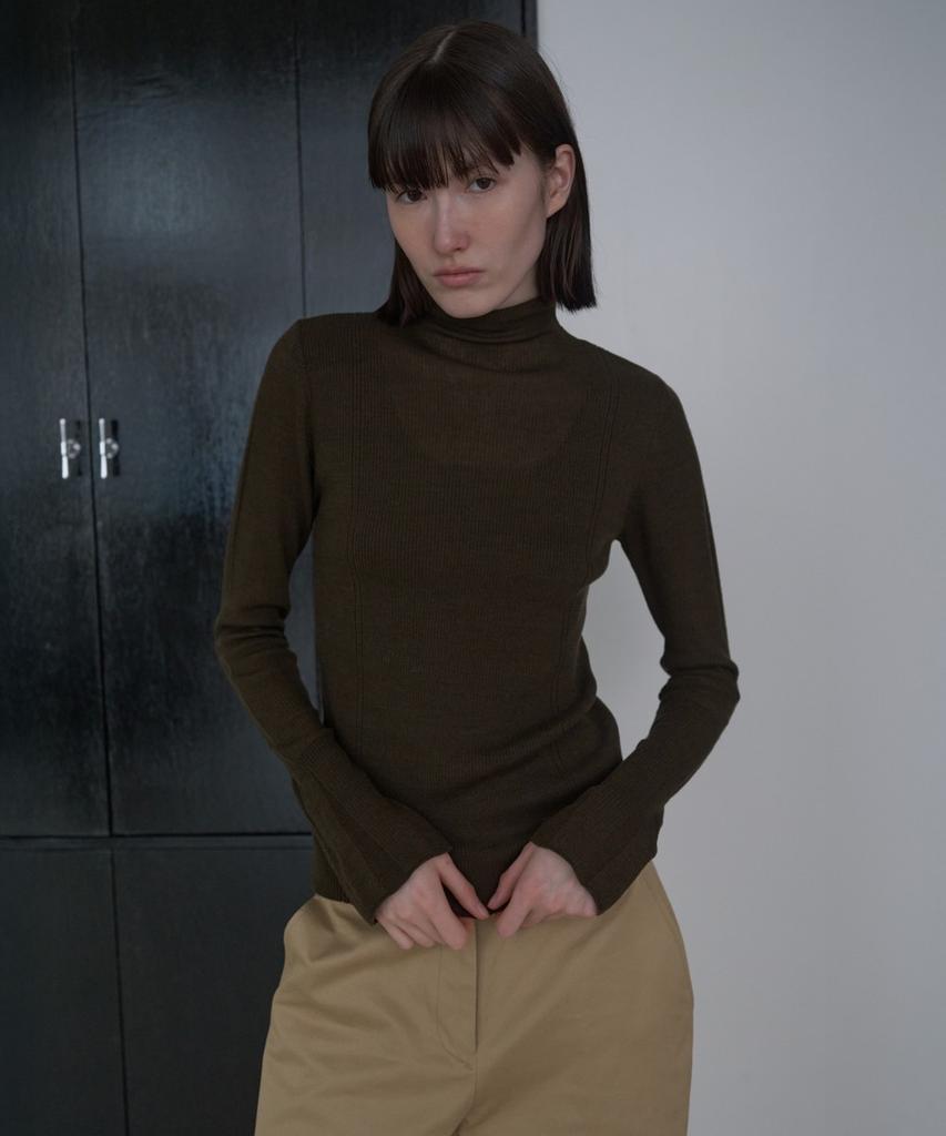 Diito Bell-Sleeve Turtleneck Pullover [Khaki]