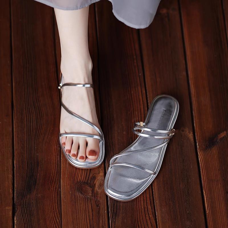 

Красивые сандалии на мягкой подошве, которые можно носить двумя способами, женская новинка лета 2025 года, модные сандалии на плоской подошве и универсальные 40 серебряный