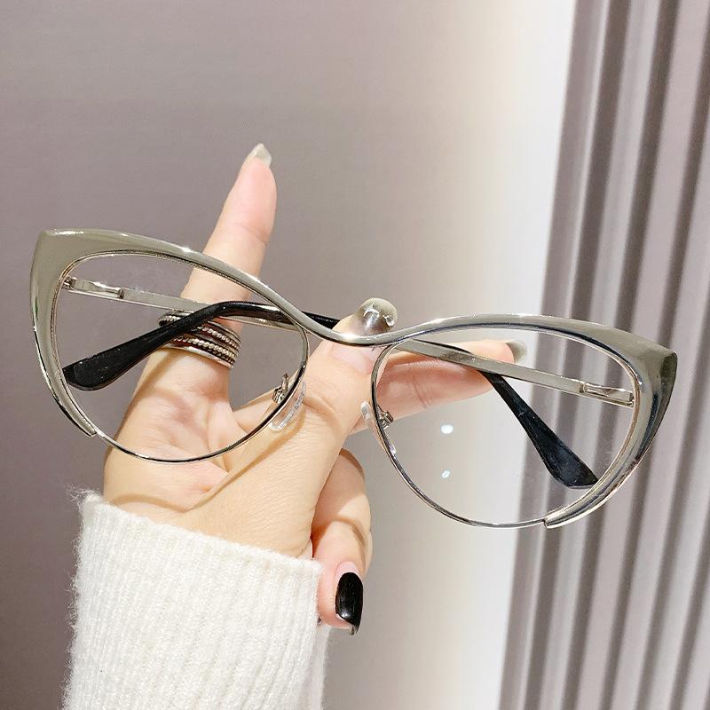 New Anti Blue Light Metal Flat Mirror Women Classic Fashion Triangle Cat Eye Glasses Retro Computer Glasses Frame