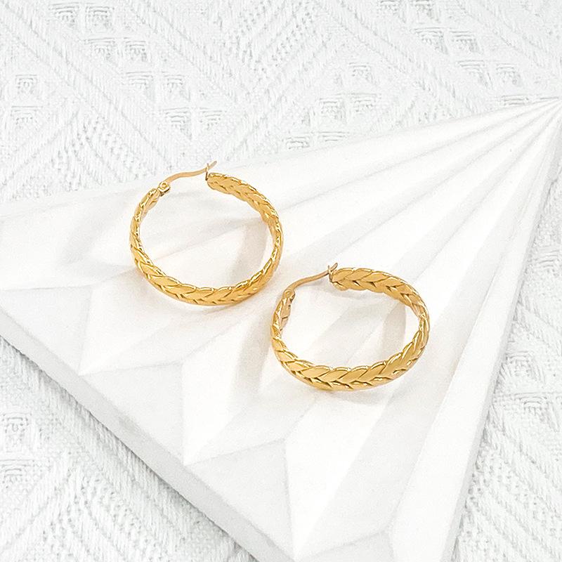Fashionable Real Gold Electroplated Circle Earrings for Women's Simple Twisted Earrings Temperament High-end and Versatile Earrings