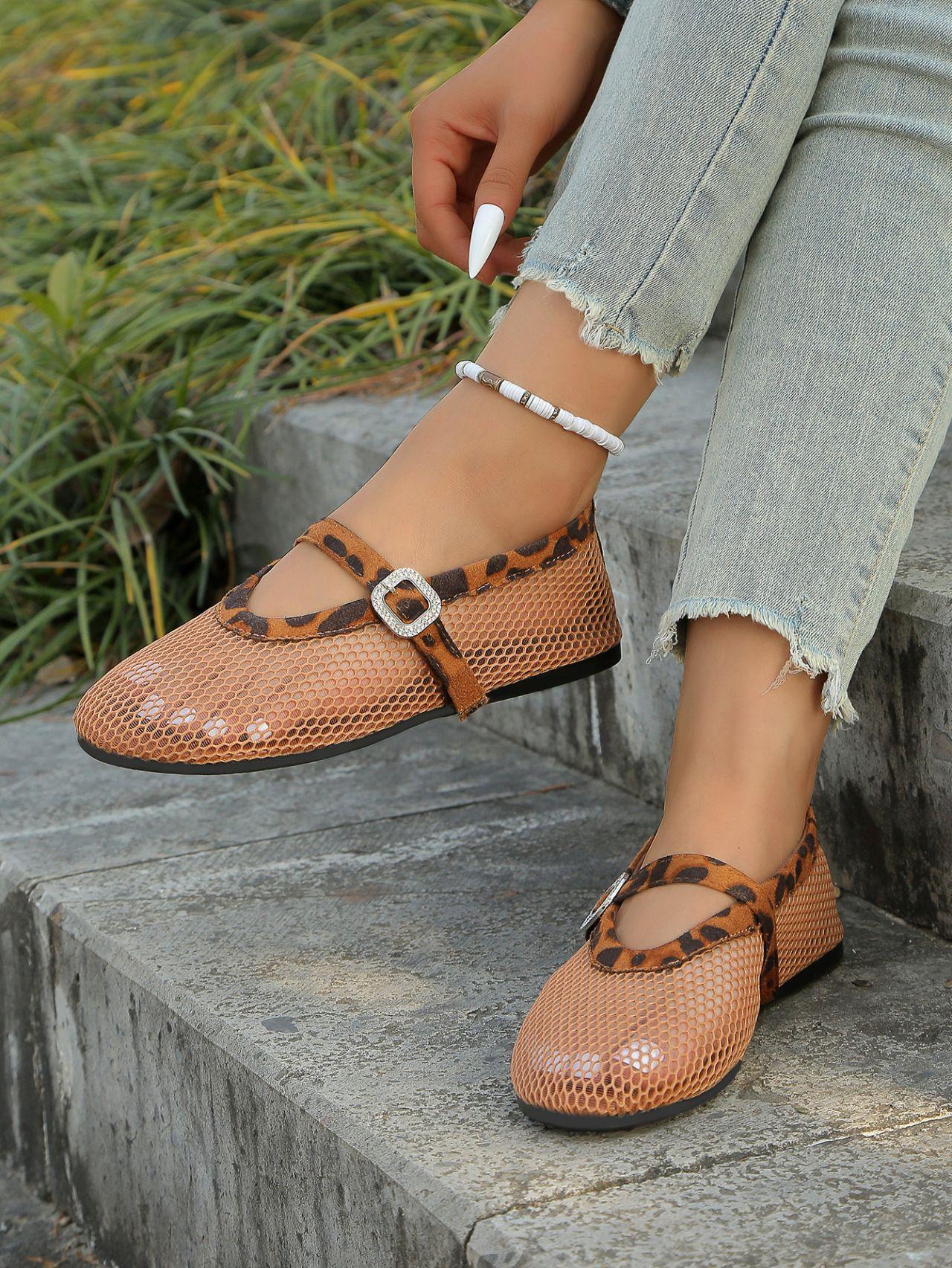 

2025 летняя новая женская обувь большого размера сетчатые повседневные сандалии женские сетчатые дышащие однословные пряжки плоская подошва 43