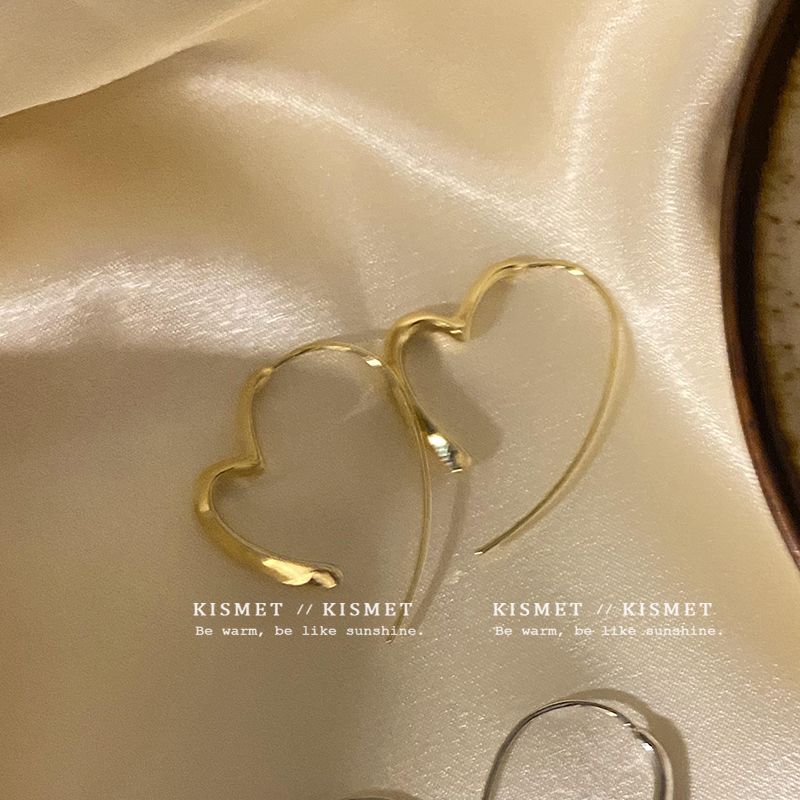 

Simple Cold Style Love Heart Earrings Women s Stylish Stud Earrings 2025 New Arrival Best Selling Ear Ring Light Luxury Minority Classy Earrings Golden Heart Earrings Ear Hook
