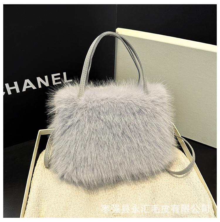 

High texture versatile plush oblique span small square bag imitation fox hair high-end women s bag light luxury niche handbag сірий колір