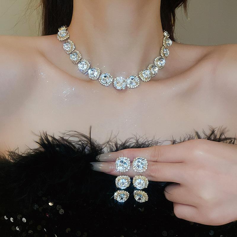 Light luxury diamond-encrusted water drop necklace, fashionable personality, heavy industry neck chain, bridal evening dress, high-end accessories