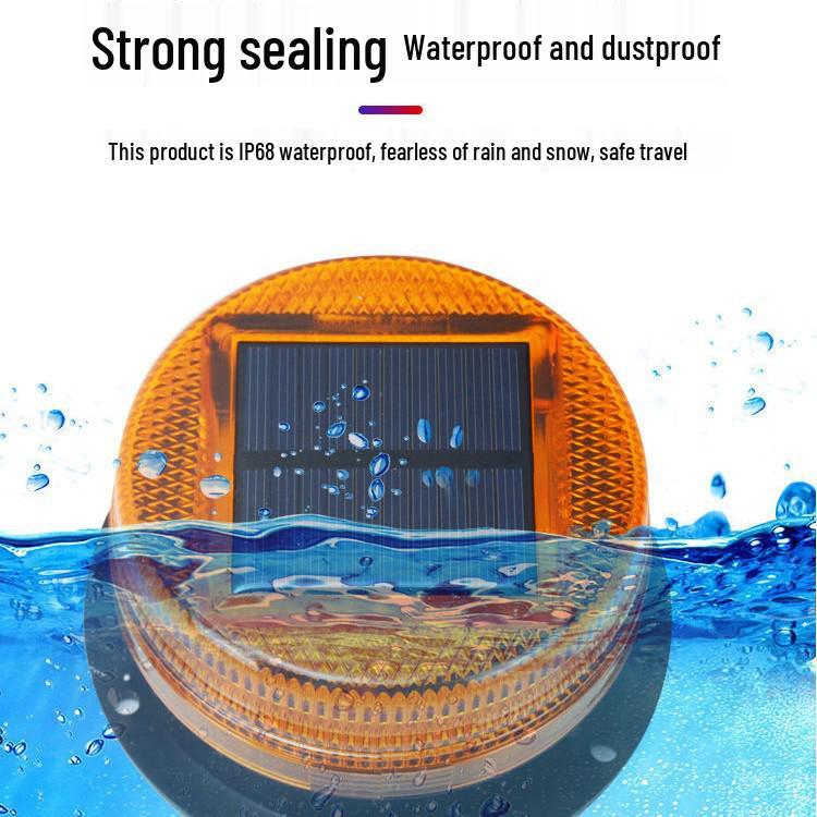 Solar-Powered Magnetic LED Strobe Light for Construction and Night Parking