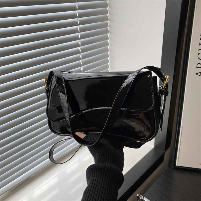 New High-end Textured Handbag, Solid Color, Simple and Versatile Temperament, Shoulder Messenger Bag, Patent Leather Glossy Commute