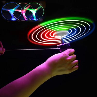 1PC Lançador de Disco Voador Luminoso LED Portátil de Mão com Corda de Puxar Jogos Esportivos ao Ar Livre para Crianças Presentes de Aniversário