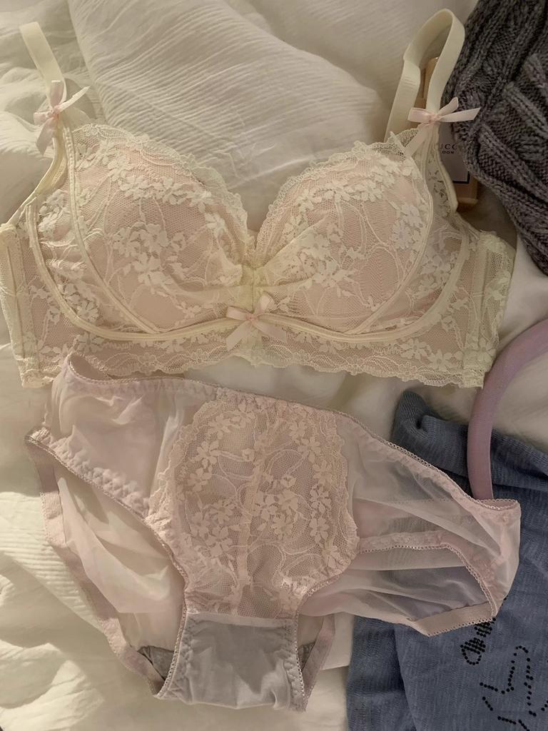 Sexy Lace Underwear Women's Small Breasts Gather and Show Large Breasts, Anti-sagging Pure Desire Wind French No Steel Ring Bra