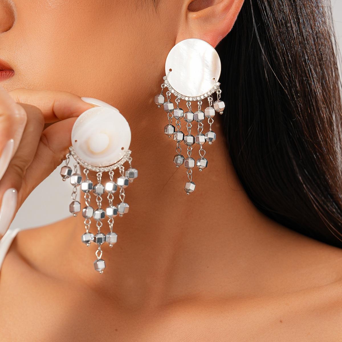 

Модні сережки-краплі для жіночих прикрас білий