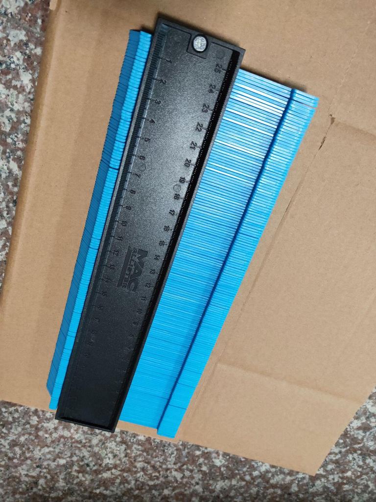 Contour Gauge with Lock - Irregular Shape Measurer & Profiling Tool