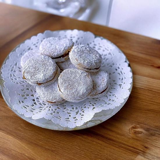 The Baker Celebrations White Round paper Lace Table Doilies 4 5 6 8 10 and 12 inches Assorted Sizes (Variety pack of 120-20 of each)