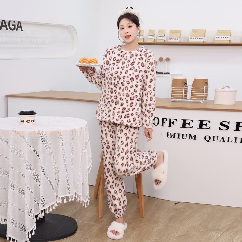 Dámská útulná pyžamová souprava z korálového fleecu s leopardím potiskem - Plus samet, šetrná k pokožce, podzim/zima
