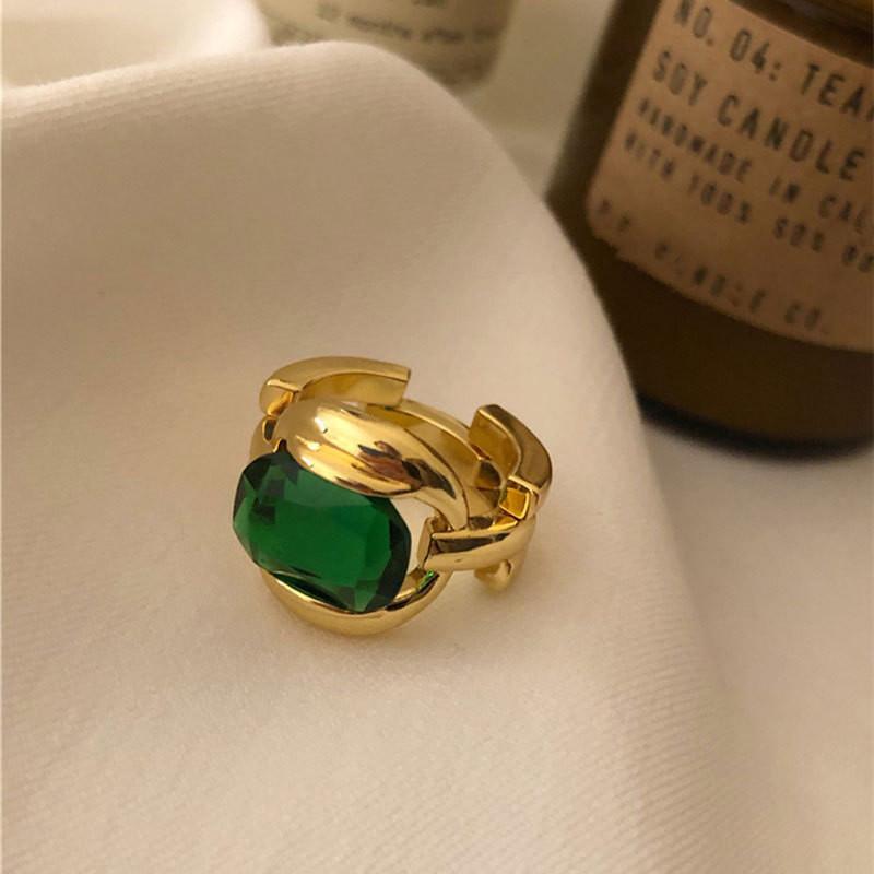 Fashionable 925 Silver Ring With Bold Emerald Gemstone Ideal For Trendy Women