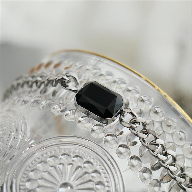 European & American Retro Titanium Steel Black Diamond Clavicle Necklace - Short, Simple, and Stylish for Women