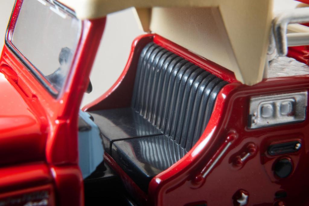 Tomytec Tomica Limited Vintage Scale Nissan Patrol Fire Engine with Complete Model 336556 1/64 LV-31c Figure,