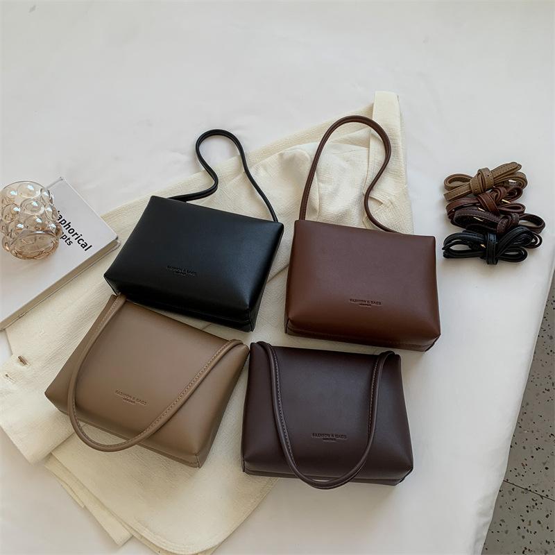 Xiaohongshu live broadcast women's bag supply, this year's popular bag women's high-end sense crossbody niche design single shoulder armpit bag