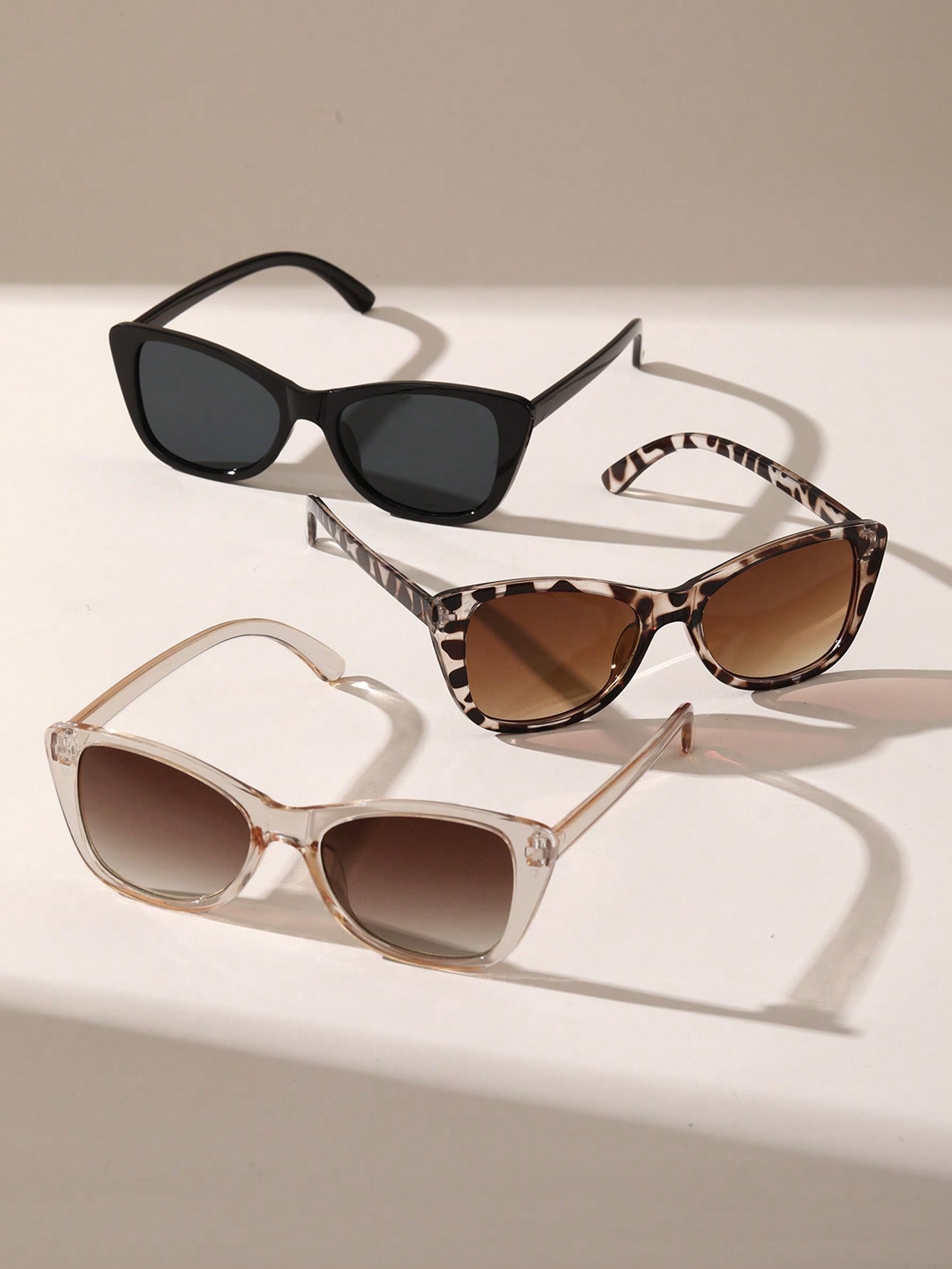 

3 PCS Unisex Plastic Cat-eye Shape Fashion Sunglasses For Street Photography And Vacation Trips
