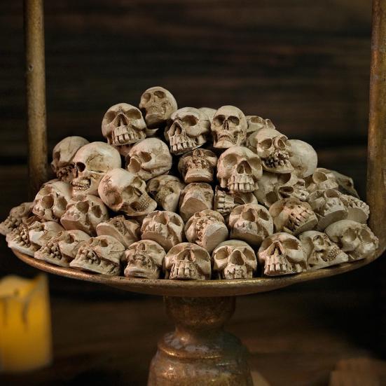 20 Pcs Mini Skull Figurine Miniature Resin Skeleton Head Table Decor for Halloween Vase Filler Trick Toy Haunted House Props